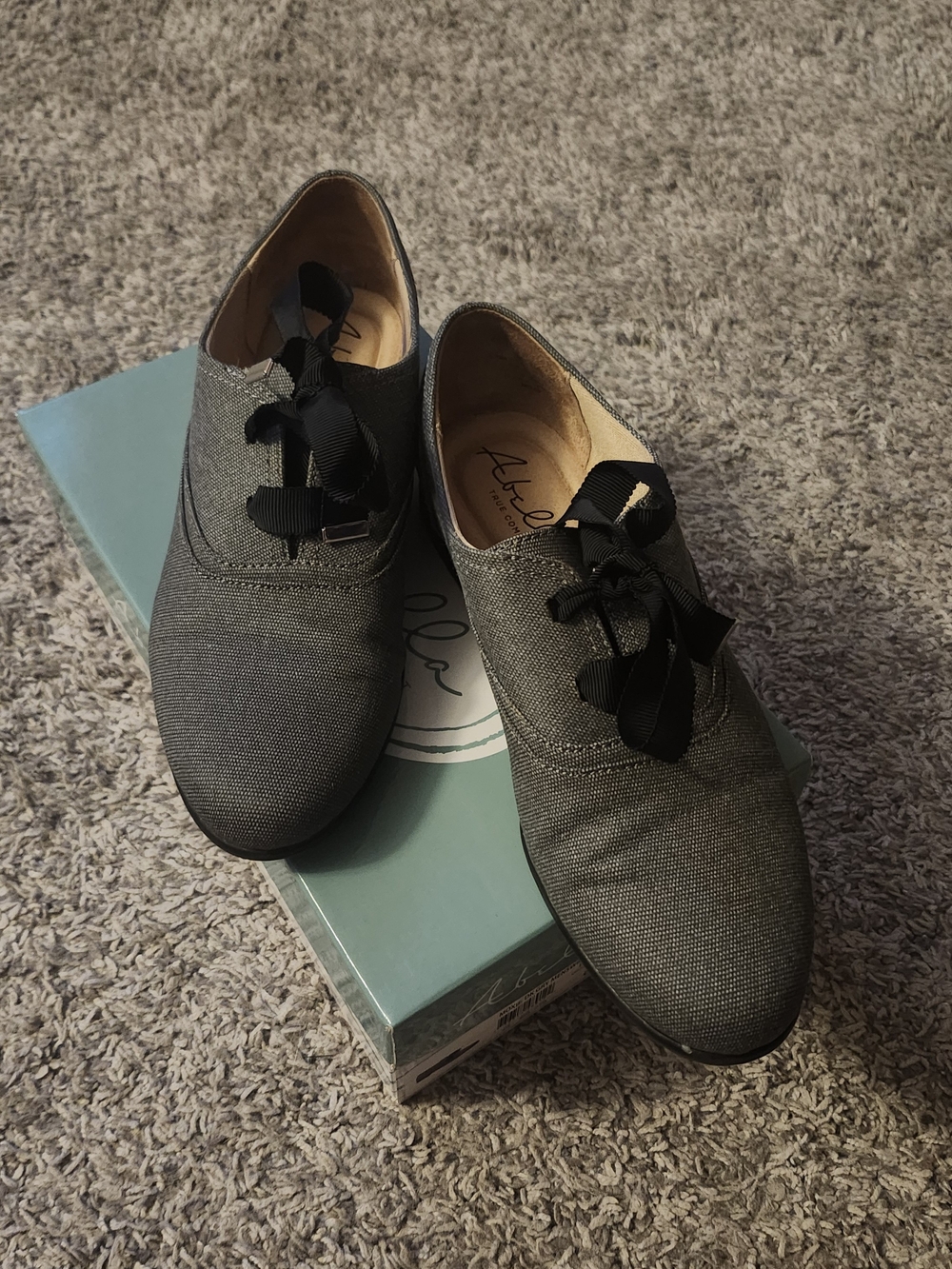 Gray Canvas Women’s Oxford Shoes with Black Ribbon Laces